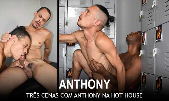 Anthony was our chosen actor to visit Hot House, a cruising bar here in São Paulo. In the interview he tells what happened. There are three scenes. In the first, a bath and oral sex with Daniel Carioca in the shower.